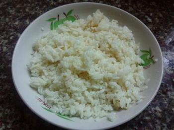 砂锅蚕豆腊肠饭-奶奶的味道的做法图解1