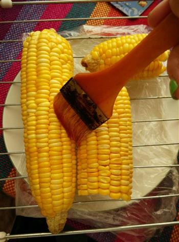微波烤玉米的做法步骤2