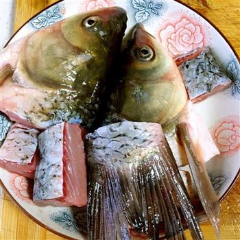 鱼丸鱼头豆腐汤的做法步骤1