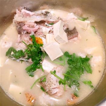 鱼丸鱼头豆腐汤的做法步骤10
