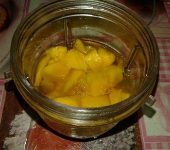 浓情芒果汁的做法步骤2