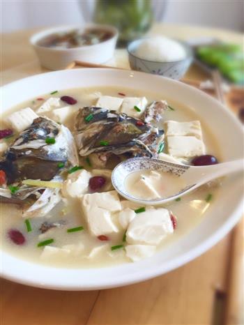 催乳佳肴－鱼头豆腐汤的做法步骤7