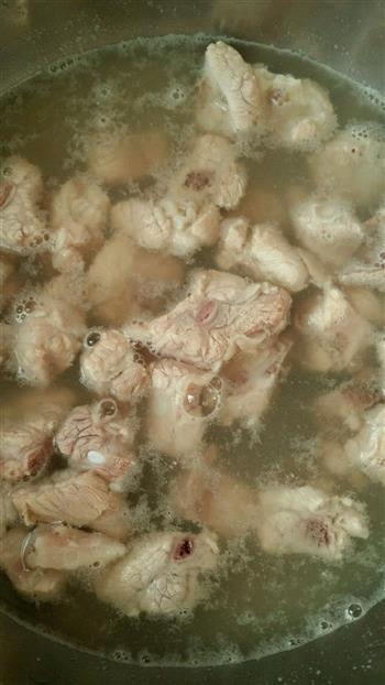 茶树菇虫草花排骨汤的做法步骤2