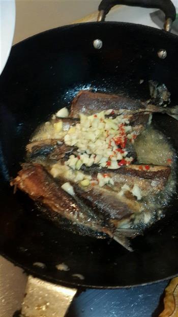 香煎秋刀鱼的做法步骤2