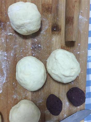 红豆沙面包/紫薯面包面包店成色六个量的做法步骤1