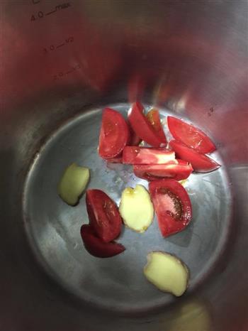 快锅番茄牛腩汤的做法步骤2