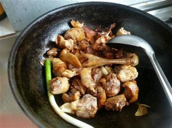 香菇炖鸡块 家常下饭菜的做法步骤4