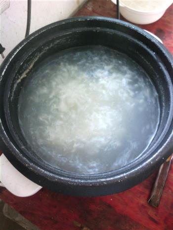 豌豆版皮蛋瘦肉粥的做法步骤1