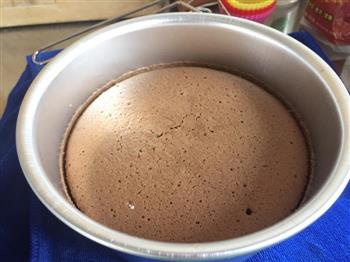 巧克力海绵蛋糕的做法步骤5