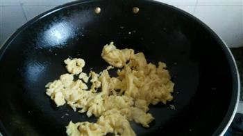 蒜黄炒蛋的做法图解3