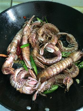 吮指椒盐皮皮虾 秘制拿手菜的做法步骤3