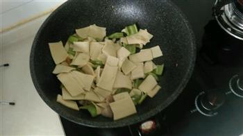 尖椒干豆腐的做法步骤8