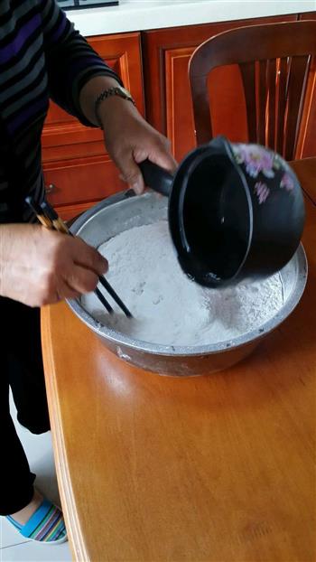 奶奶的芝麻糖糯米饼的做法步骤3