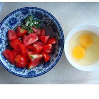 好吃的西红柿炒鸡蛋的做法图解2