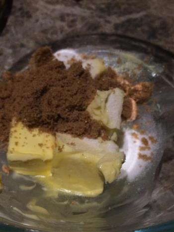 松软到不可思议的香蕉椰丝巧克力麦芬的做法步骤2