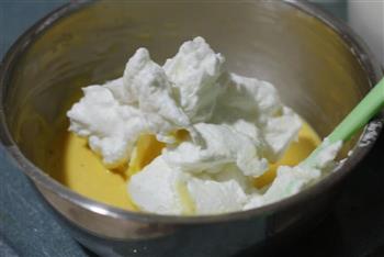 芒果奶油蛋糕卷的做法步骤8