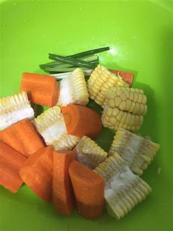 夏日养生清肠的好选择-鲍汁排骨玉米汤的做法步骤3