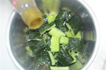 闷热里的一道凉菜-凉拌青瓜的做法步骤3