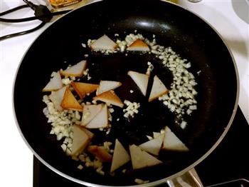 耗油蒜蓉秋葵魚豆腐的做法步骤3