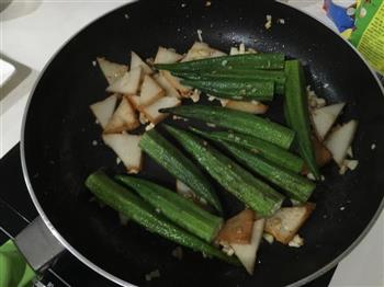 耗油蒜蓉秋葵魚豆腐的做法步骤4
