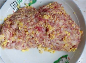 猪肉玉米饺子的做法步骤2