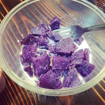 紫薯牛奶的做法图解1