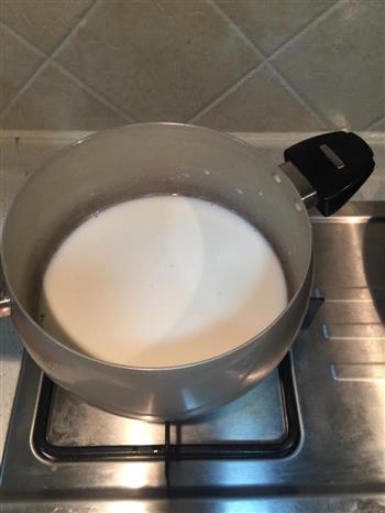 牛奶芒果布丁的做法步骤3