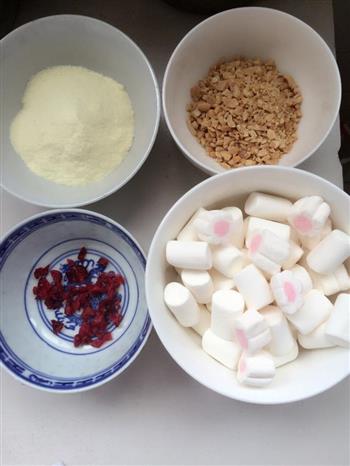 纯手工自制蔓越莓牛轧糖的做法步骤1