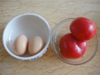 健康版西红柿炒鸡蛋的做法步骤1