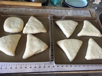 欧式风格的叶子状三角豆沙包，馅料超级足的做法步骤14