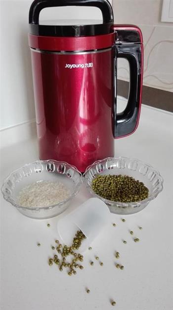 大米绿豆粥-豆浆机版的做法步骤1