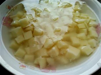 芙蓉虾仁烩土豆的做法步骤2