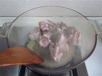 玉米蚕豆排骨汤的做法步骤4