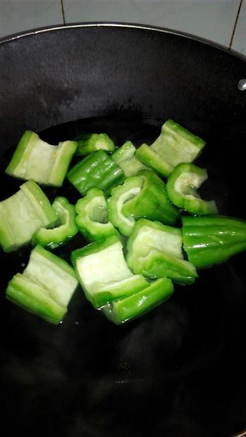 广式老火汤-苦瓜排骨汤的做法步骤3