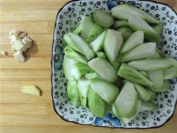 孕晚期家常菜-清炒丝瓜的做法步骤2