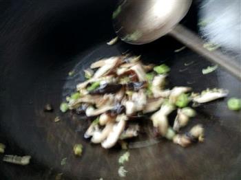 香菇紫菜蛋花汤的做法步骤6