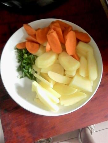 超级简单土豆烧鸡腿的做法步骤1