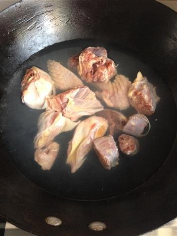 海参香菇鸡汤的做法图解2