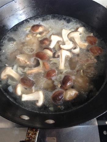 海参香菇鸡汤的做法步骤6