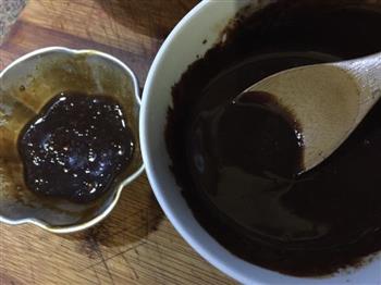 双层咖啡巧克力慕斯的做法图解3