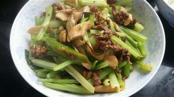 土芹菜炒肉丝的做法步骤8
