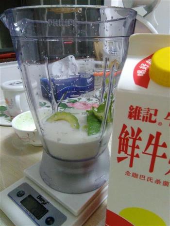 牛油果奶昔的做法步骤2