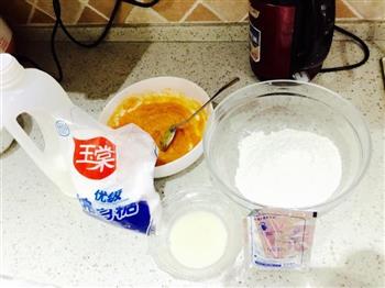 牛奶奶香南瓜馒头的做法步骤1