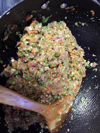 豆角肉末香菇虾仁馄饨的做法步骤2