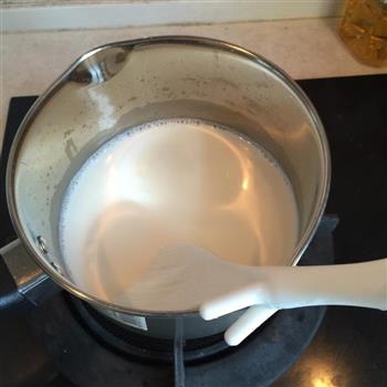 芒果牛奶冻的做法步骤2