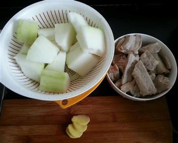 冬瓜排骨汤与糖醋排骨的做法步骤1