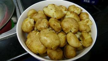 孜然椒盐小土豆的做法步骤1