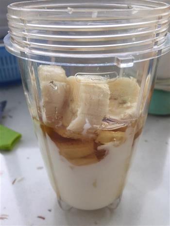 香蕉酸奶冰棍的做法图解1