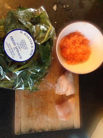 减肥养生 菠菜鸡肉胡萝卜粥的做法步骤1