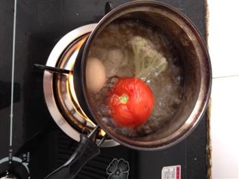 番茄花菜蛋黄泥的做法图解1